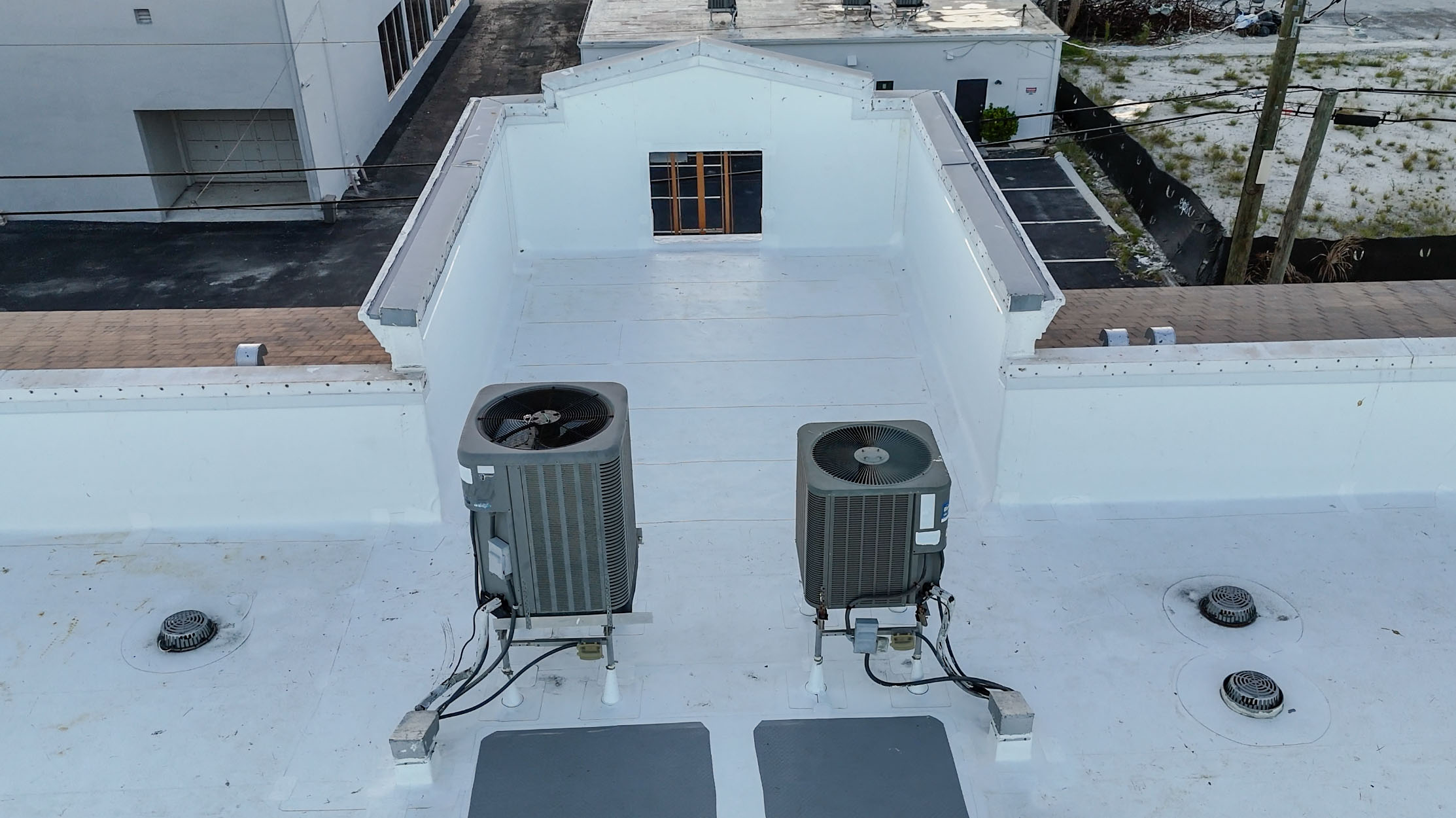 Are there any commercial roofing replacement options in Coral Springs that help with insurance claims? Learn insurance-friendly replacement options and documentation steps.