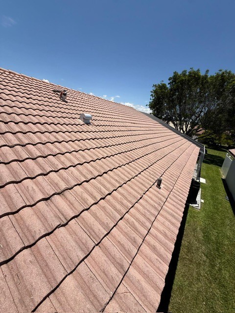Rainbow Roofing Solutions, LLC providing residential roof repair services near Plantation, Florida