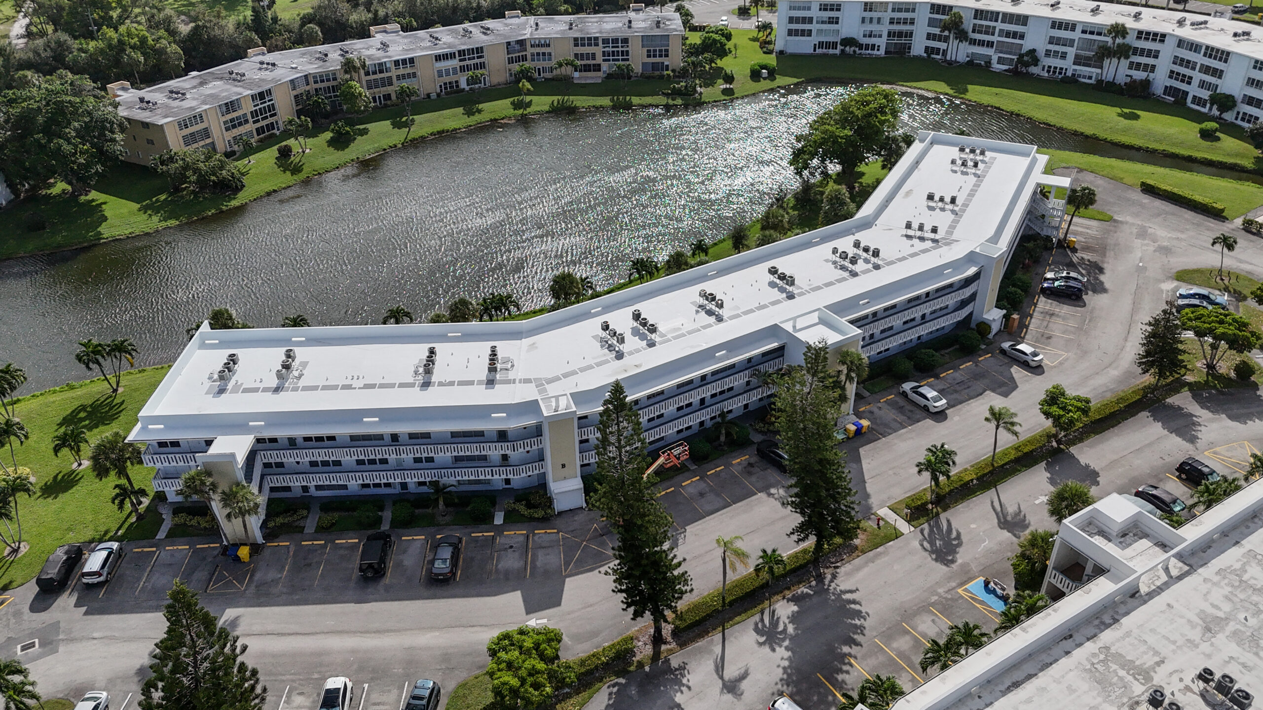New commercial roofing system installed on a Fort Lauderdale commercial property by Rainbow Roofing Solutions, LLC.